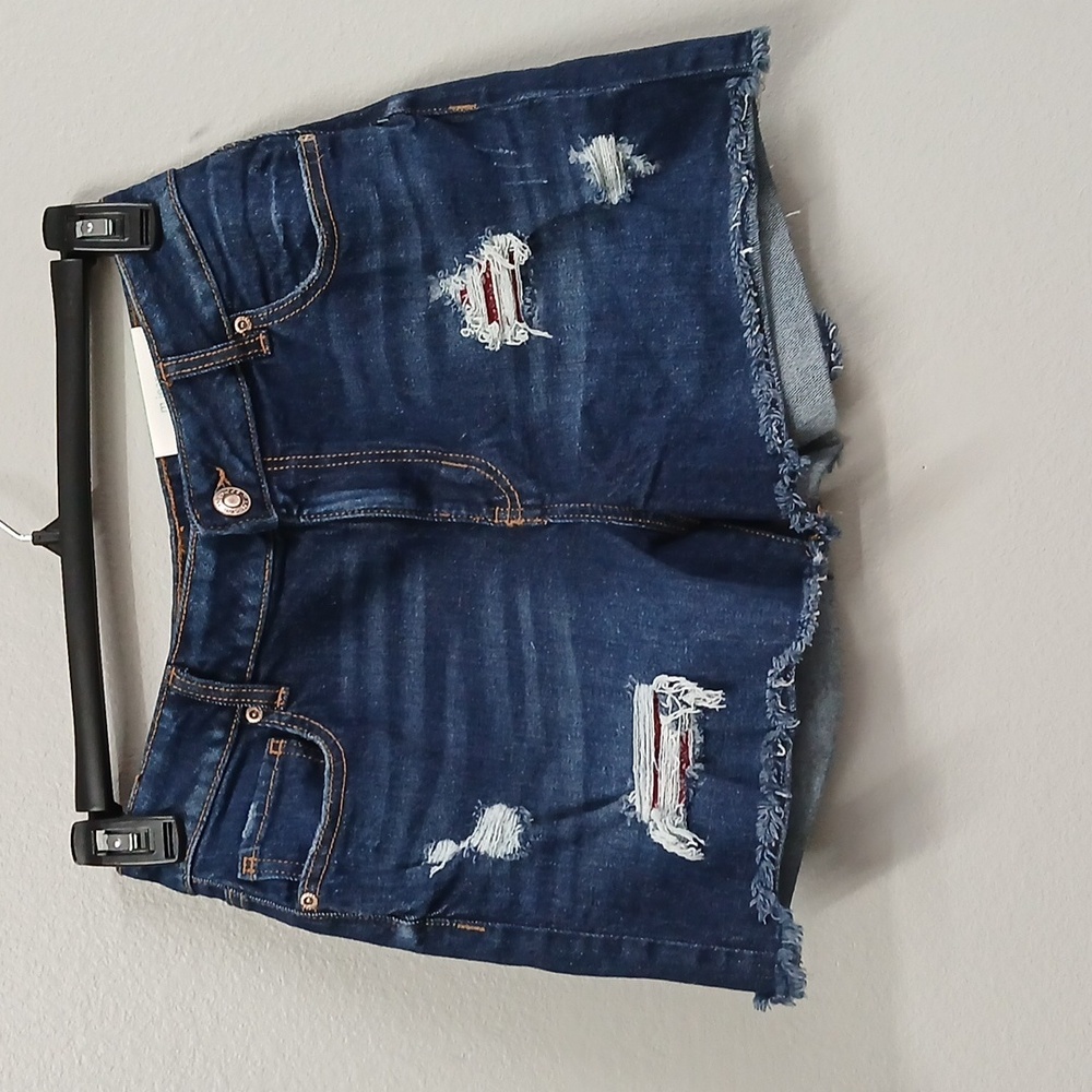 NWT 3.5” Denim Shorts  m jeans by Maurices Size 10 High Rise